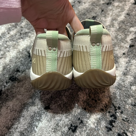 Echo Knit Slip On Sneaker - Picture 9 of 12